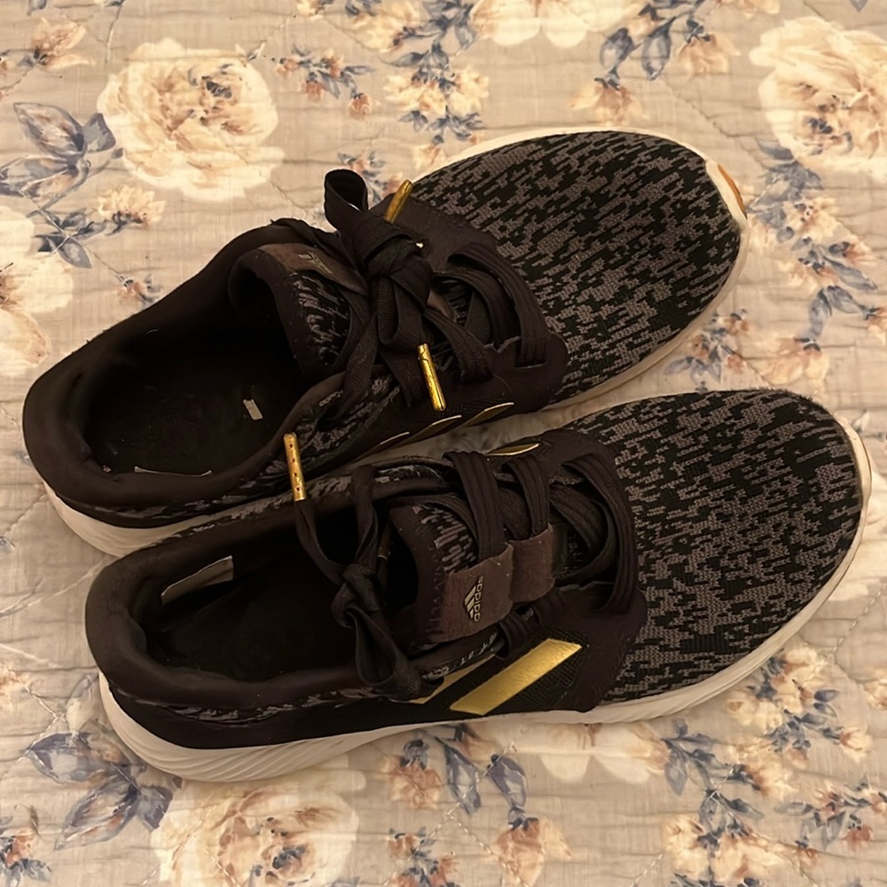 Adidas speckled sneakers with thick flat laces